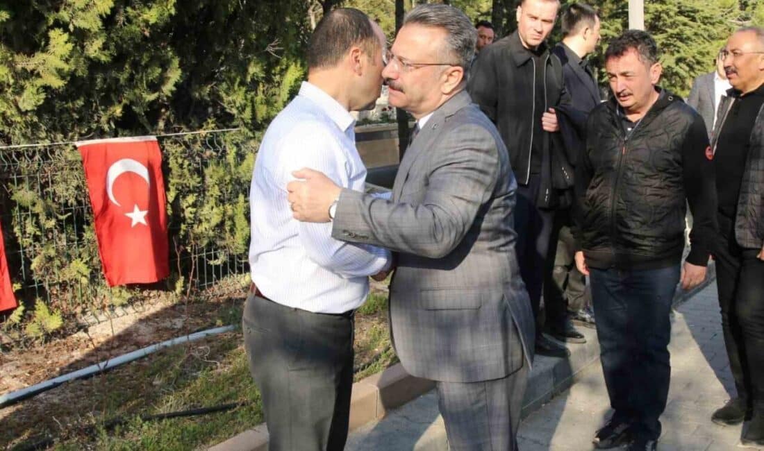 Eskişehir Valisi Hüseyin Aksoy, Vefat Eden Tayyar Yılmaz’ın Cenaze Törenine Katıldı Eskişehir Valisi Hüseyin Aksoy, İl Emniyet Müdürü Tolga Yılmaz'ın babası