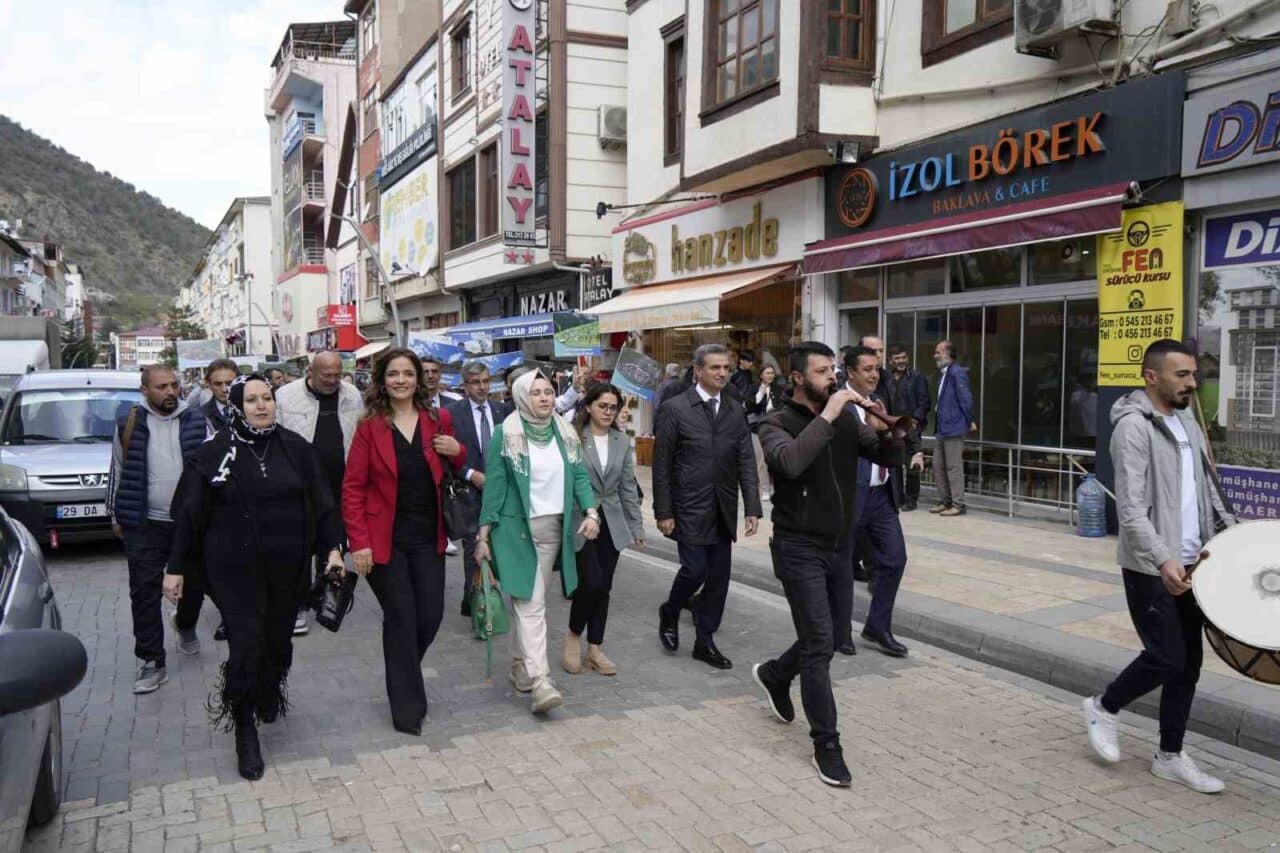 Gümüşhane'de 15-22 Nisan tarihleri arasında gerçekleştirilen Turizm Haftası etkinlikleri, kortej