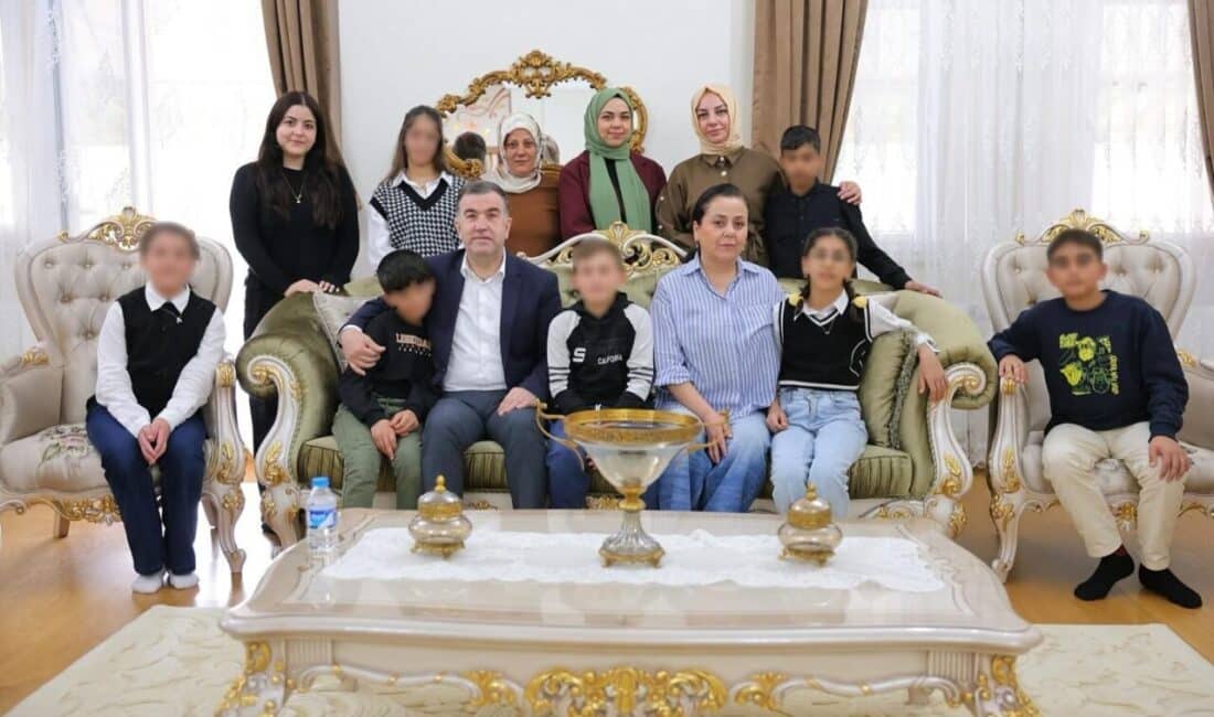 Bayburt Valisi ve Eşi, Sevgi Evindeki Çocuklarla Kahvaltıda Buluşturdu Bayburt Valisi Mustafa Eldivan ve eşi Meltem Eldivan, Sevgi Evi'ndeki