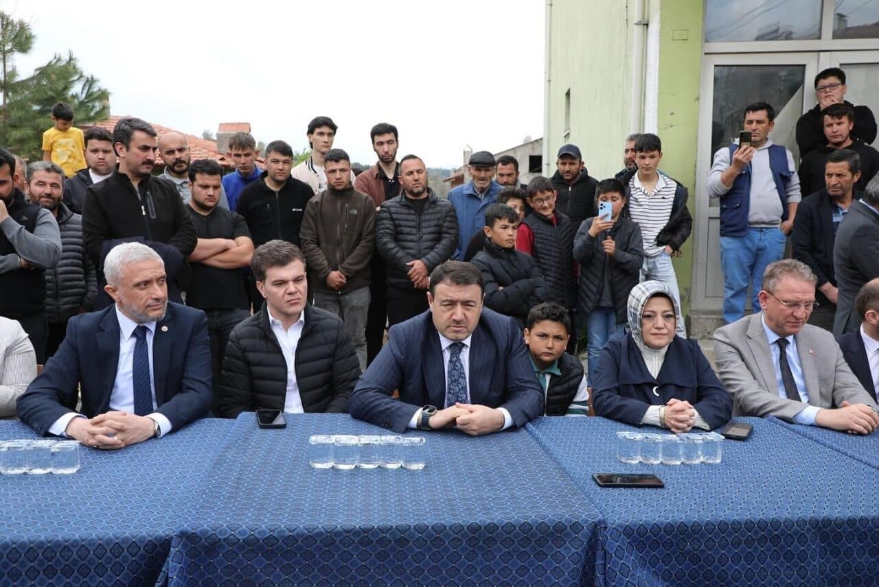 Kütahya'nın Simav ilçesinde meydana gelen depremlerin ardından Vali Musa Işın,