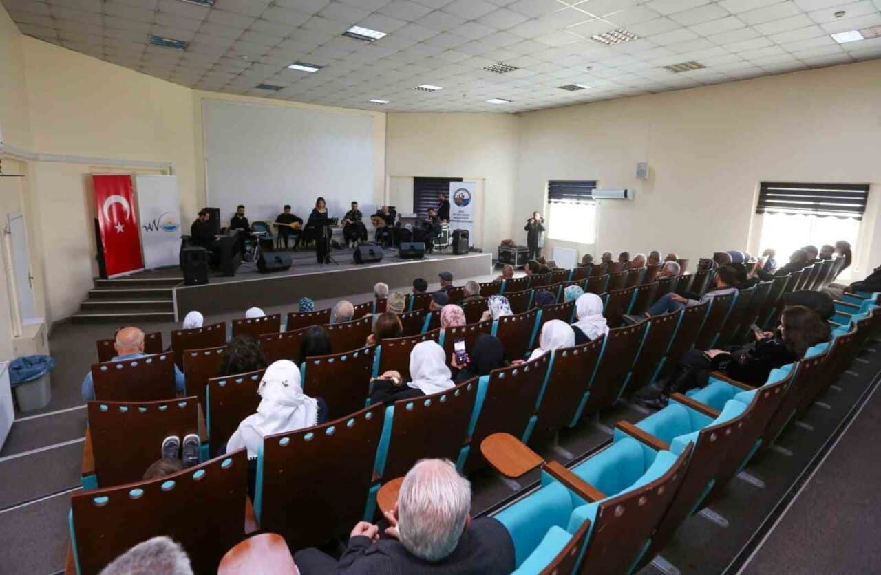 Van Büyükşehir Belediyesi, yaşlı bireylere yönelik düzenlediği etkinlikte Konservatuar Müzik