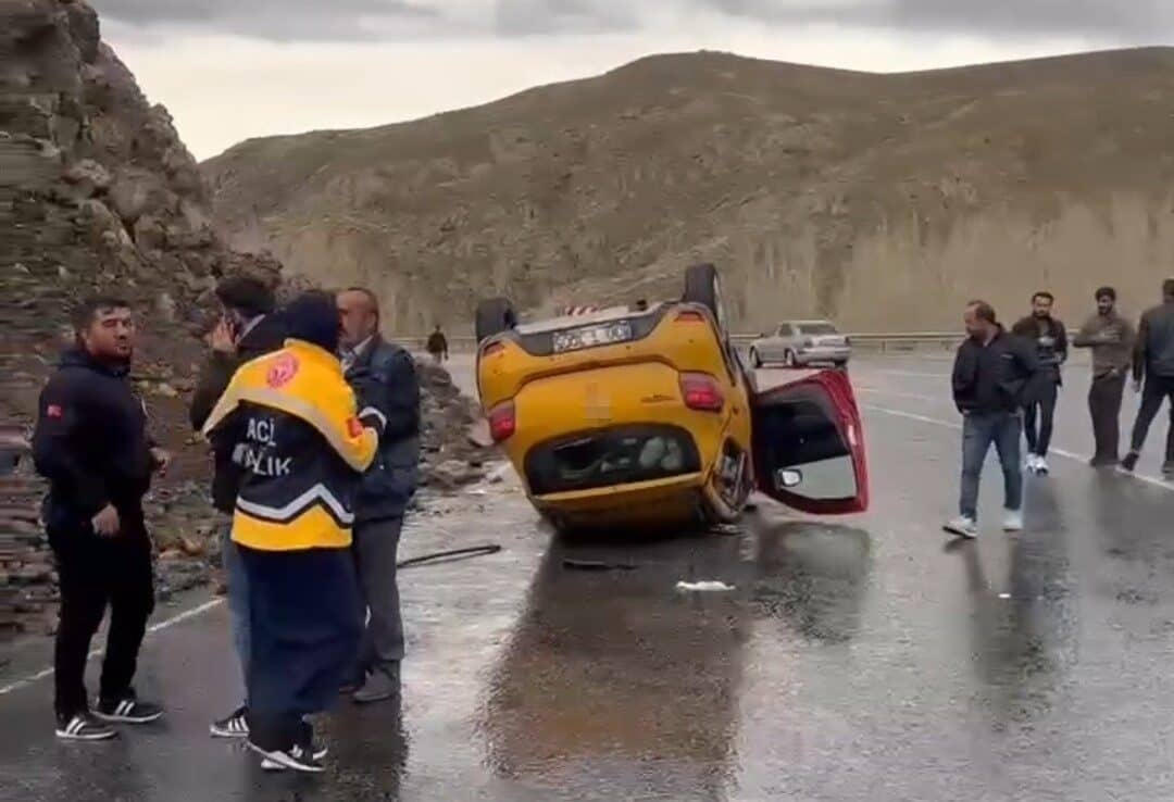 Hakkari'nin Çukurca ilçesinde yağış nedeniyle kaygan yolda kontrolünü kaybeden V.Ö.