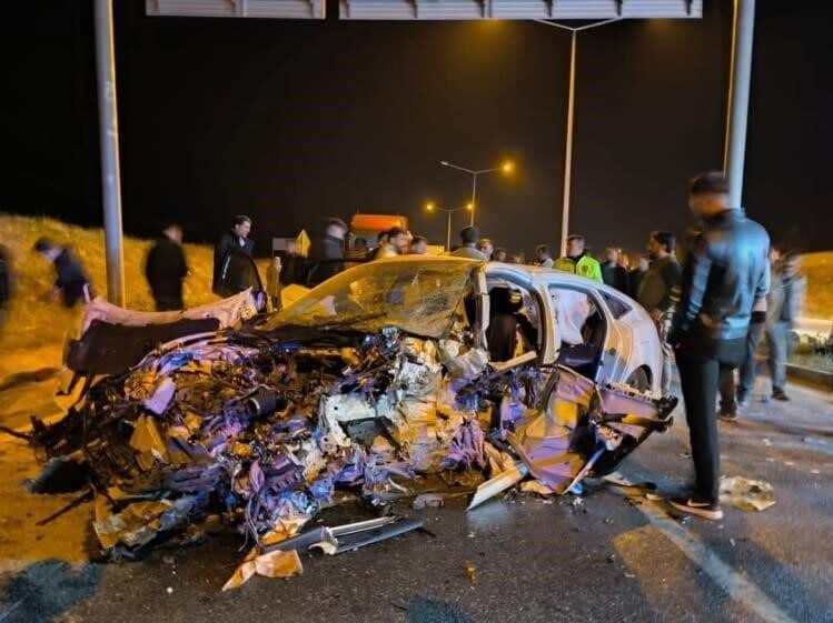 Van'ın Muradiye ilçesinde bir otomobilin direğe çarpması sonucu 2 kişi