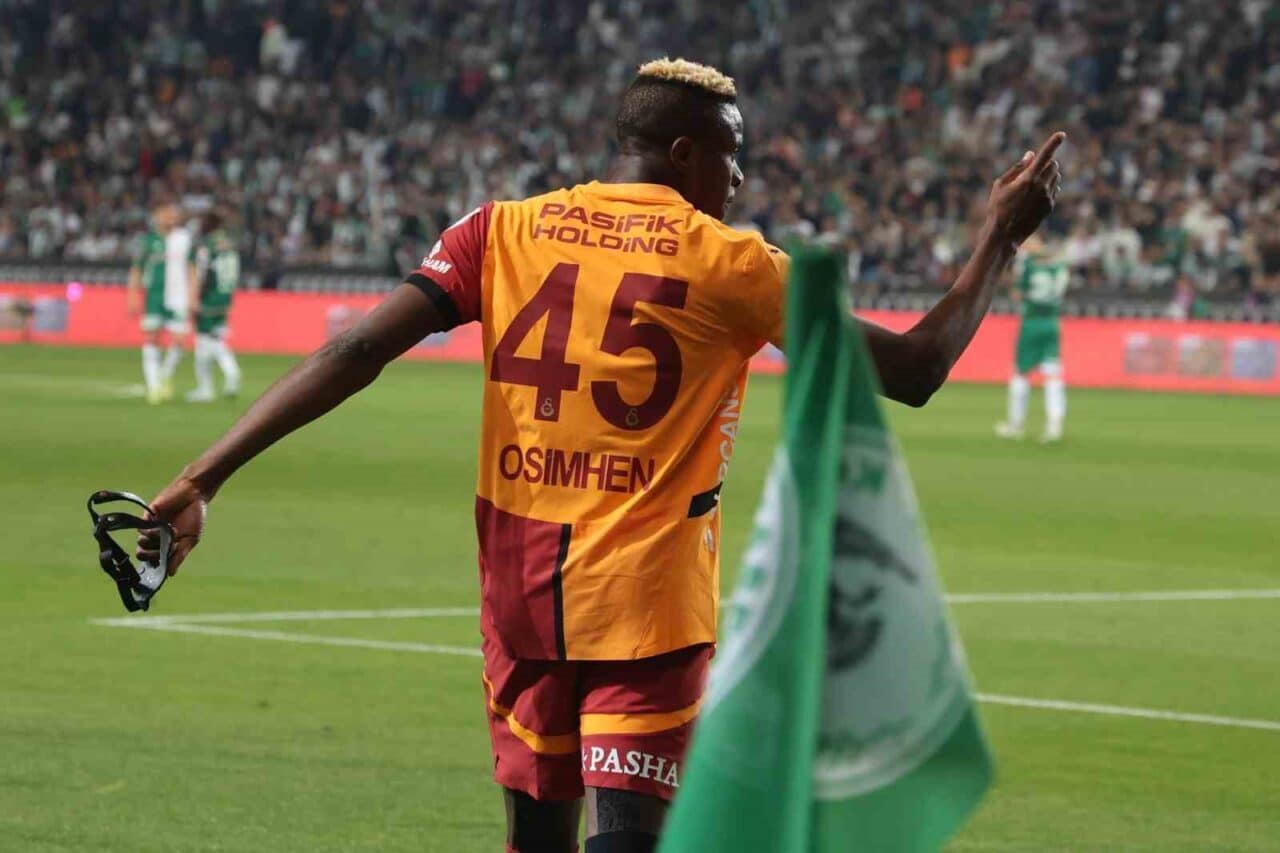 Galatasaray'ın Nijeryalı futbolcusu Victor Osimhen, Konyaspor ile oynanan Ziraat Türkiye