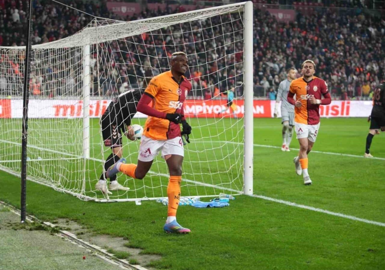 Galatasaraylı futbolcu Victor Osimhen, Samsunspor maçında attığı golle Süper Lig'deki