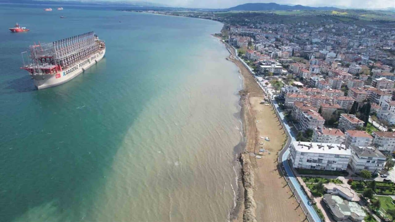 Yalova'nın Çiftlikköy açıklarında, KPS Orhan Ali Khan adlı 289 metre