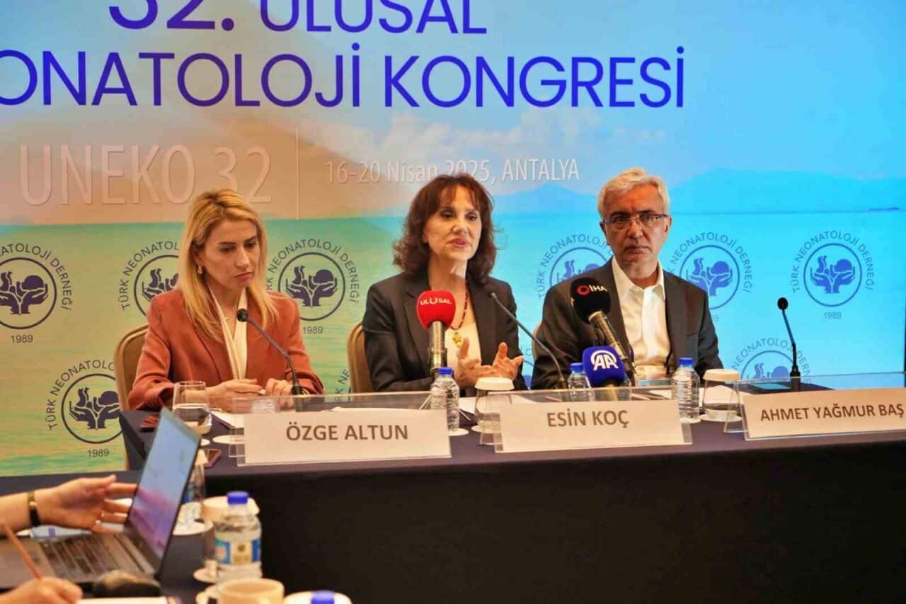 Prof. Dr. Esin Koç, Antalya'daki 32. Ulusal Neonatoloji Kongresi'nde, Covid-19
