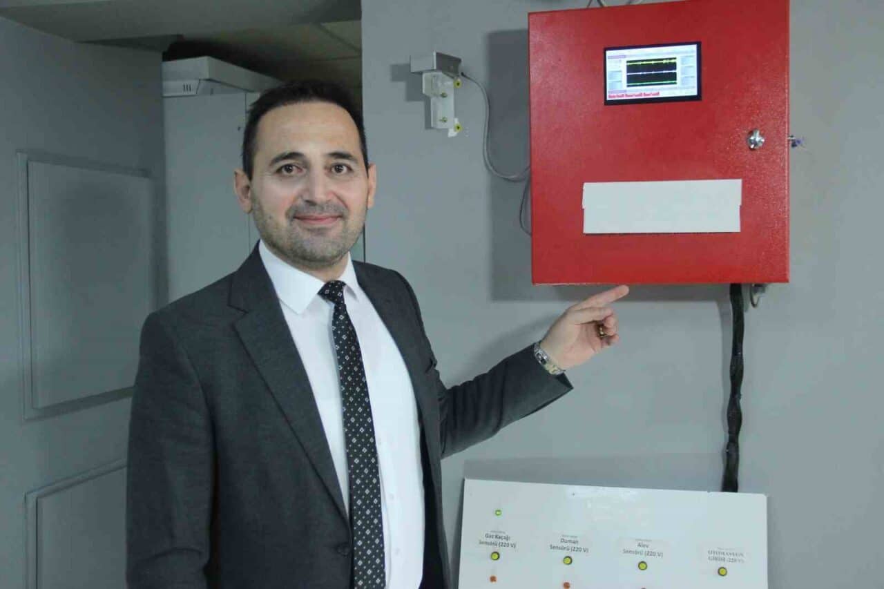 Kürşat Yurdagül tarafından geliştirilen OFİSİS Deprem Erken Uyarı Sistemi, İstanbul'daki