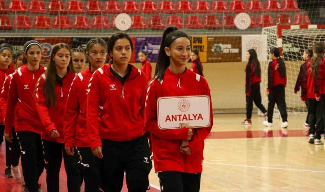 Okul Sporları Futsal Yıldızlar Türkiye Birinciliği, Atatürk Spor Salonu’ndaki açılış töreniyle başladı. Okul Sporları Futsal Yıldızlar Türkiye Birinciliği, Atatürk Spor Salonu'nda yapılan