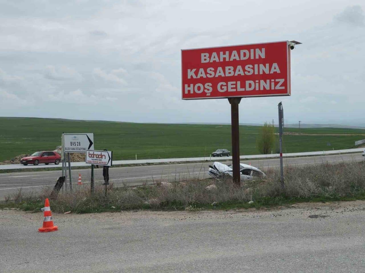 Yozgat'ta Bahadın Beldesi girişinde iki otomobilin çarpışması sonucu S.Ü ve