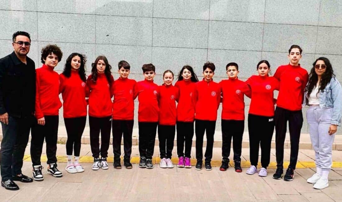 Elazığlı İki Sporcu Edirne’deki Şampiyonada Toplamda 8 Madalya Kazandı Edirne'de gerçekleştirilen Paletli Yüzme Türkiye Şampiyonası'nda Elazığlı sporcular Zümra Avcı