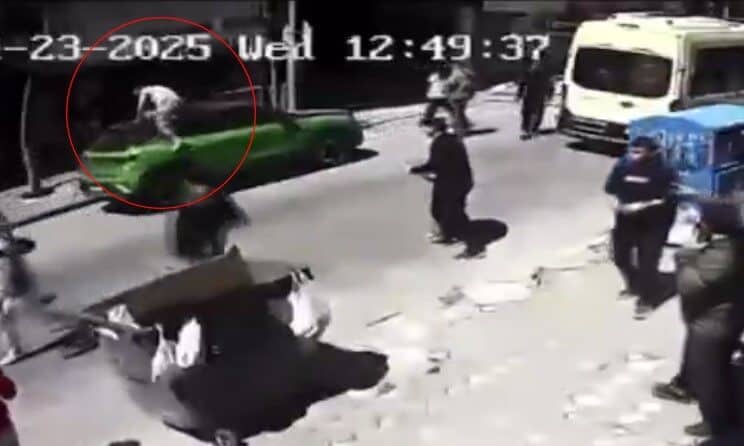İstanbul'da meydana gelen 6,2'lik deprem sırasında Zeytinburnu'nda A.A. adlı 17