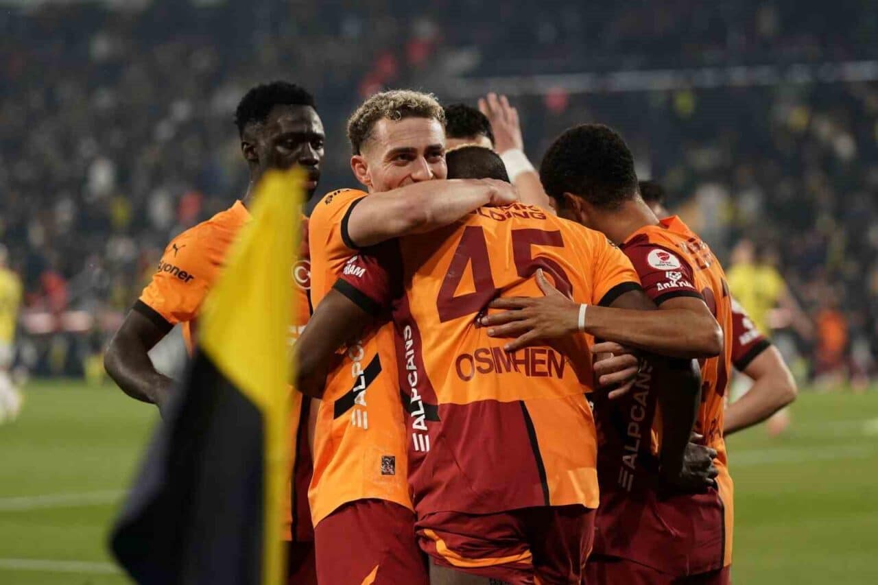Ziraat Türkiye Kupası çeyrek finalinde Fenerbahçe, Galatasaray'ı ağırlıyor. İlk yarıda