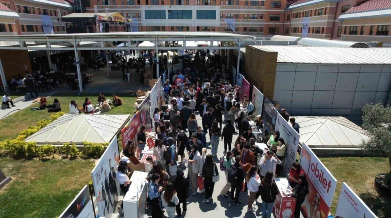İstanbul Arel Üniversitesi, 15. Kariyer Günleri'ni 100'den fazla firmayla gerçekleştirdi.
