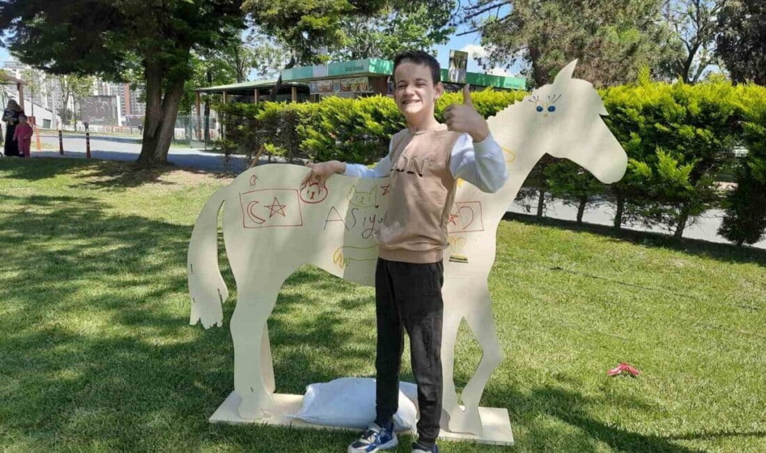 13 yaşındaki Emre Güler, Atla Terapi Merkezi'nde aldığı eğitimle fiziksel