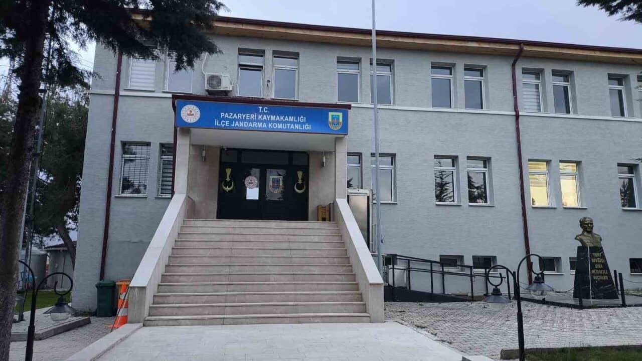 Bilecik'in Pazaryeri ilçesinde H.B., internet üzerinden B.D. isimli şahsa 18