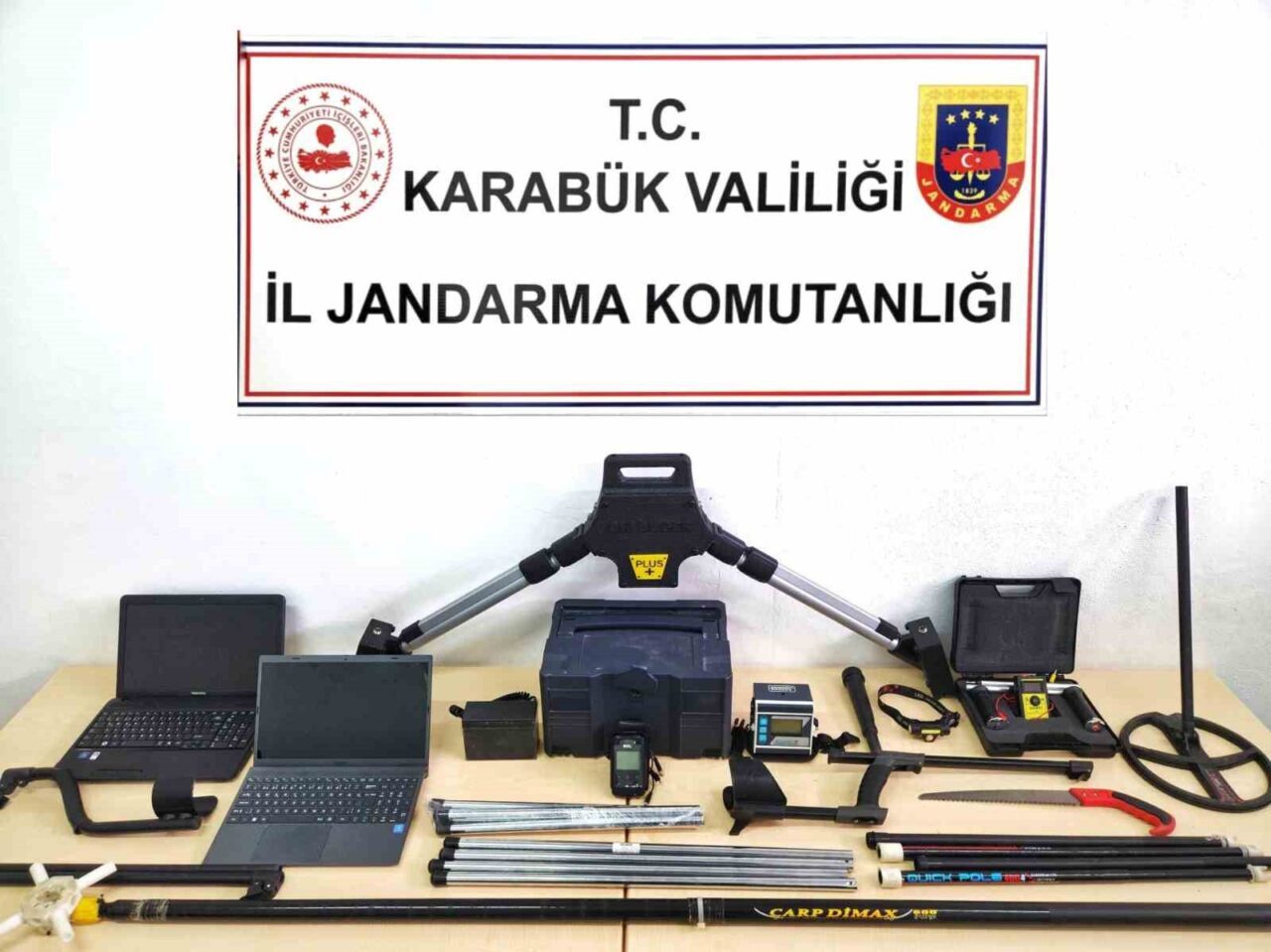 Karabük'ün Safranbolu ilçesinde jandarma ekipleri, izinsiz define arayan 5 kişiyi