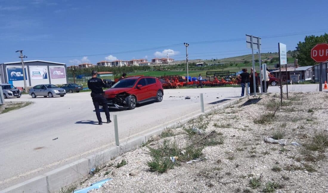 Burdur'un Yeşilova ilçesinde meydana gelen kazada 22 yaşındaki motosiklet sürücüsü