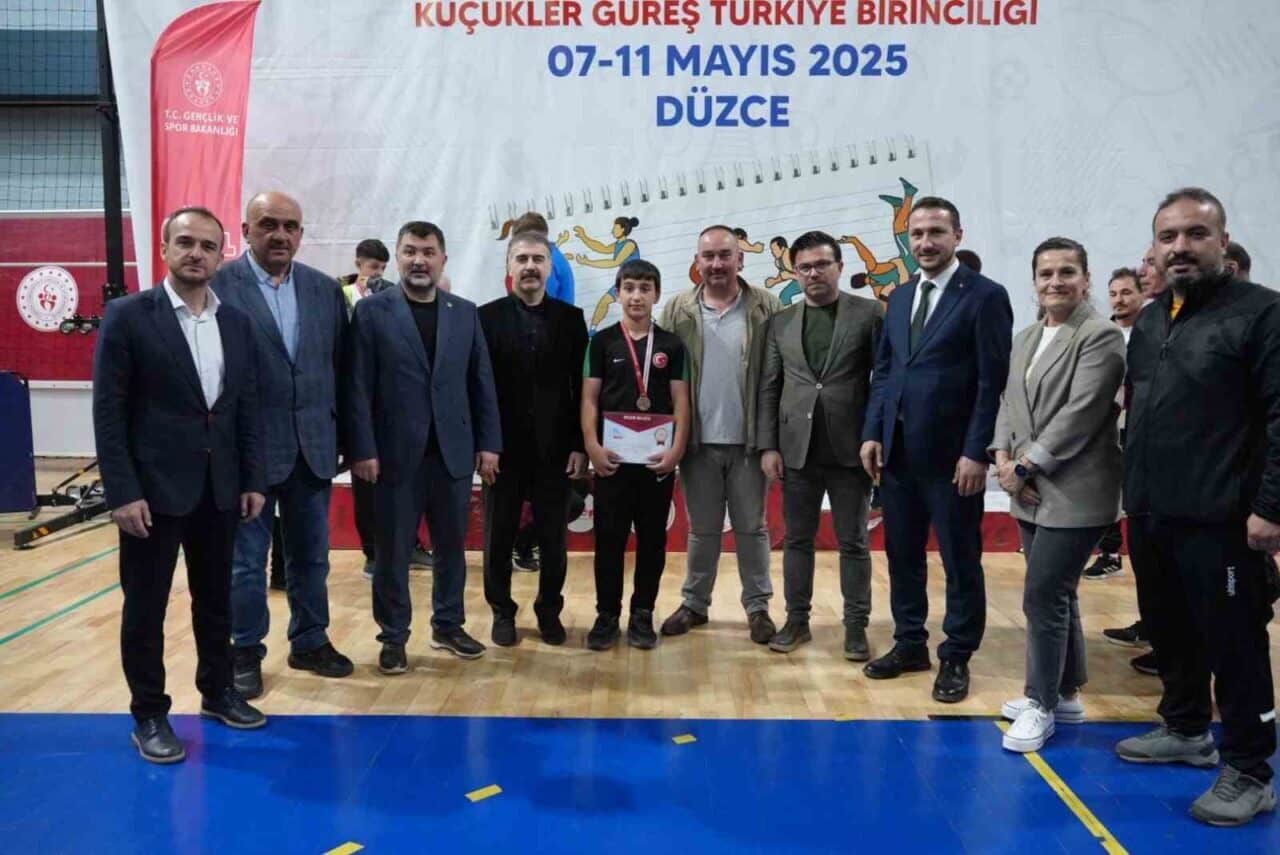Düzce'de düzenlenen Okul Sporları Küçük Erkekler Güreş Türkiye Birinciliği, 41