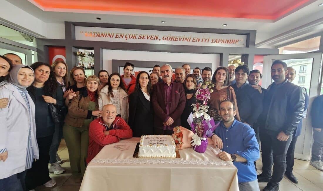 Sakarya'nın Karasu ilçesinde, 43 yıllık öğretmen Yahya Gülhan, 65 yaşında