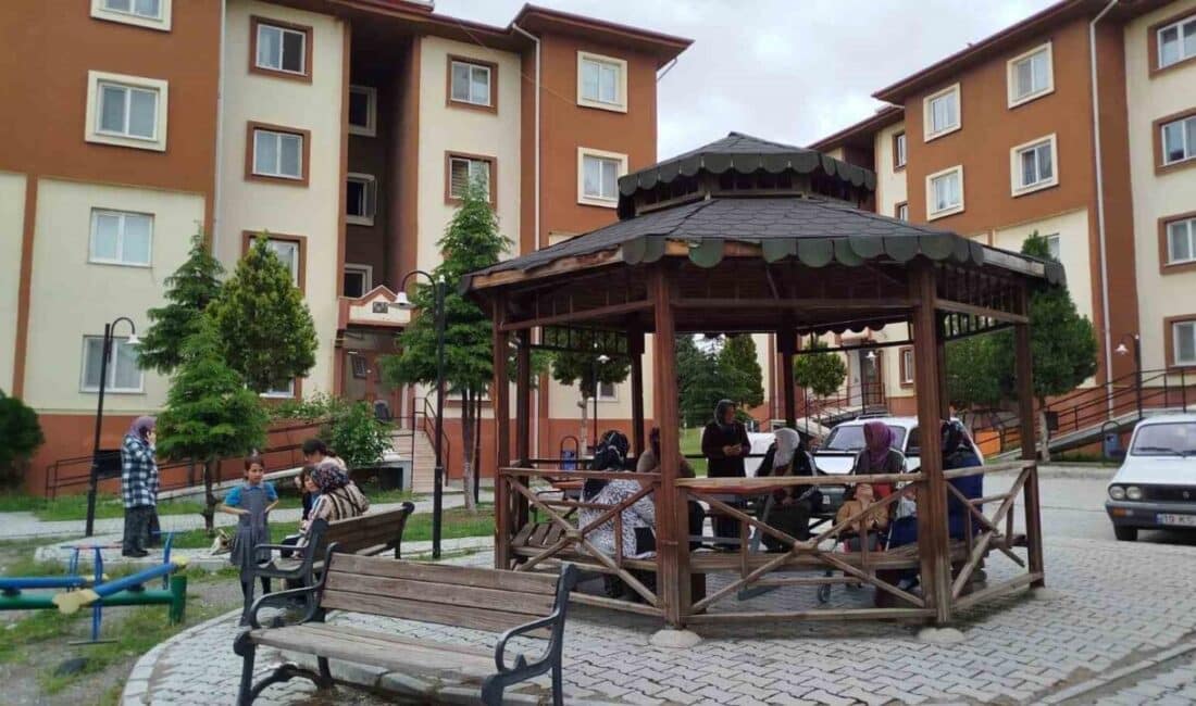 Amasya’da 4.4 Büyüklüğünde Deprem Çorum’un Osmancık İlçesinde Hissedildi Amasya’nın Gümüşhacıköy ilçesinde saat 12.23'te meydana gelen 4.4 büyüklüğündeki deprem,