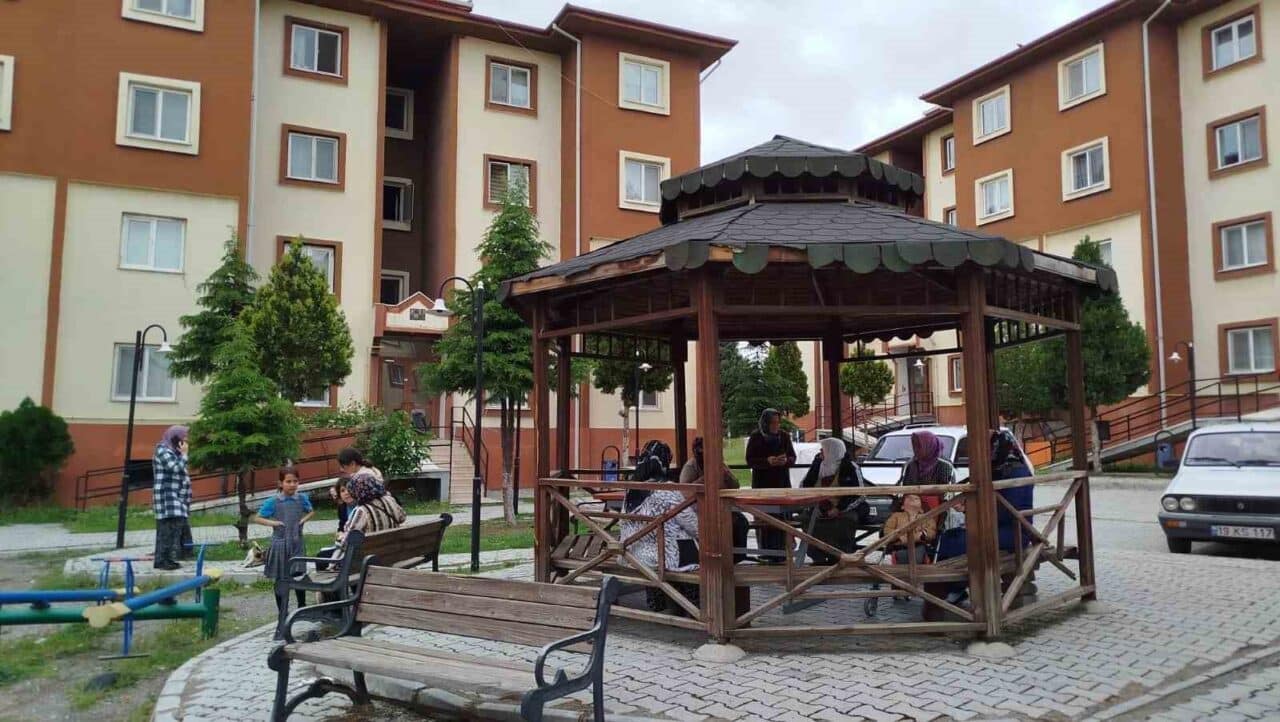 Amasya’nın Gümüşhacıköy ilçesinde saat 12.23'te meydana gelen 4.4 büyüklüğündeki deprem,