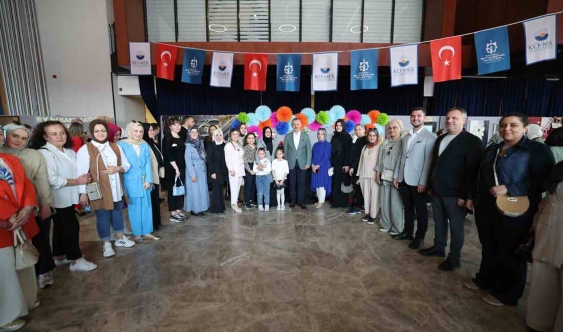 Kocaeli Büyükşehir Belediyesi'nin KO-MEK kurslarında okuma yazma öğrenen 51 yaşındaki