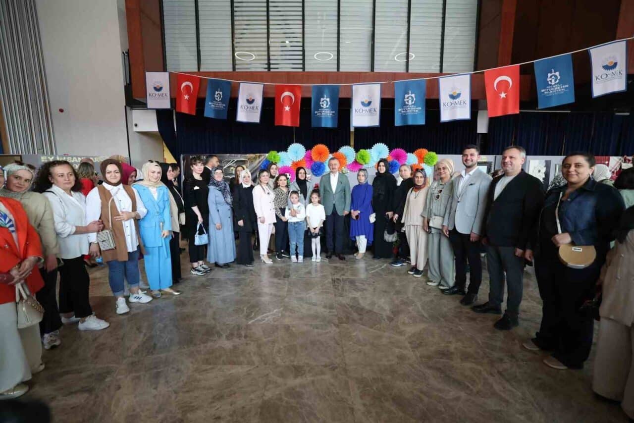 Kocaeli Büyükşehir Belediyesi'nin KO-MEK kurslarında okuma yazma öğrenen 51 yaşındaki