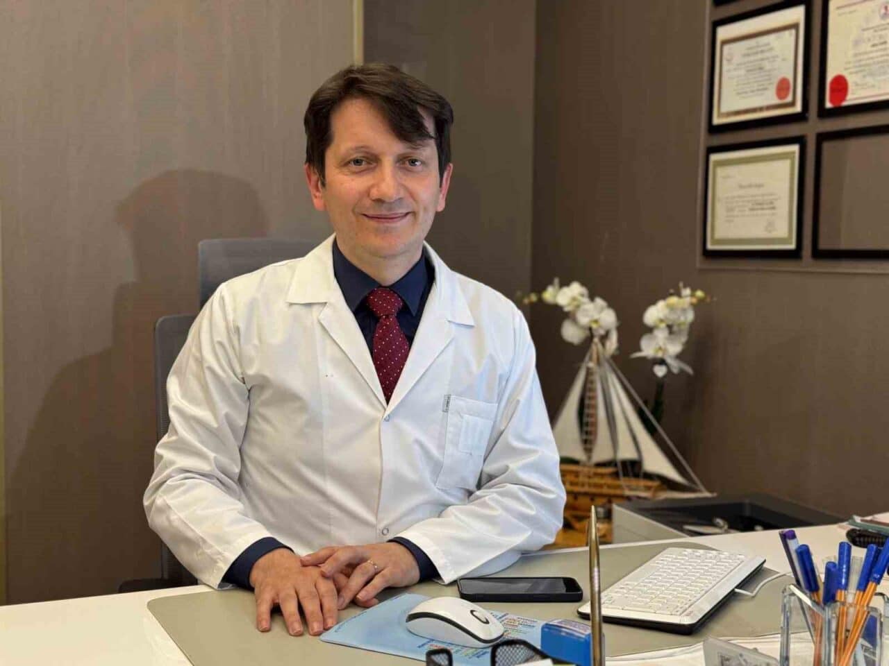 Liv Hosbital Kulak Burun Boğaz Uzmanı Prof. Dr. Abdulkadir Özgür,