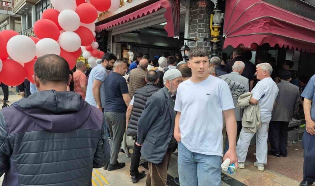Düzce'de yeni açılan bir restoran, tavuk döner ve ayranı 1