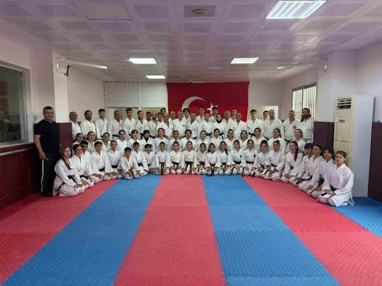 Türkiye Karate Federasyonu, Adana'da düzenlenen Dan ve Antrenör Gelişim Semineri
