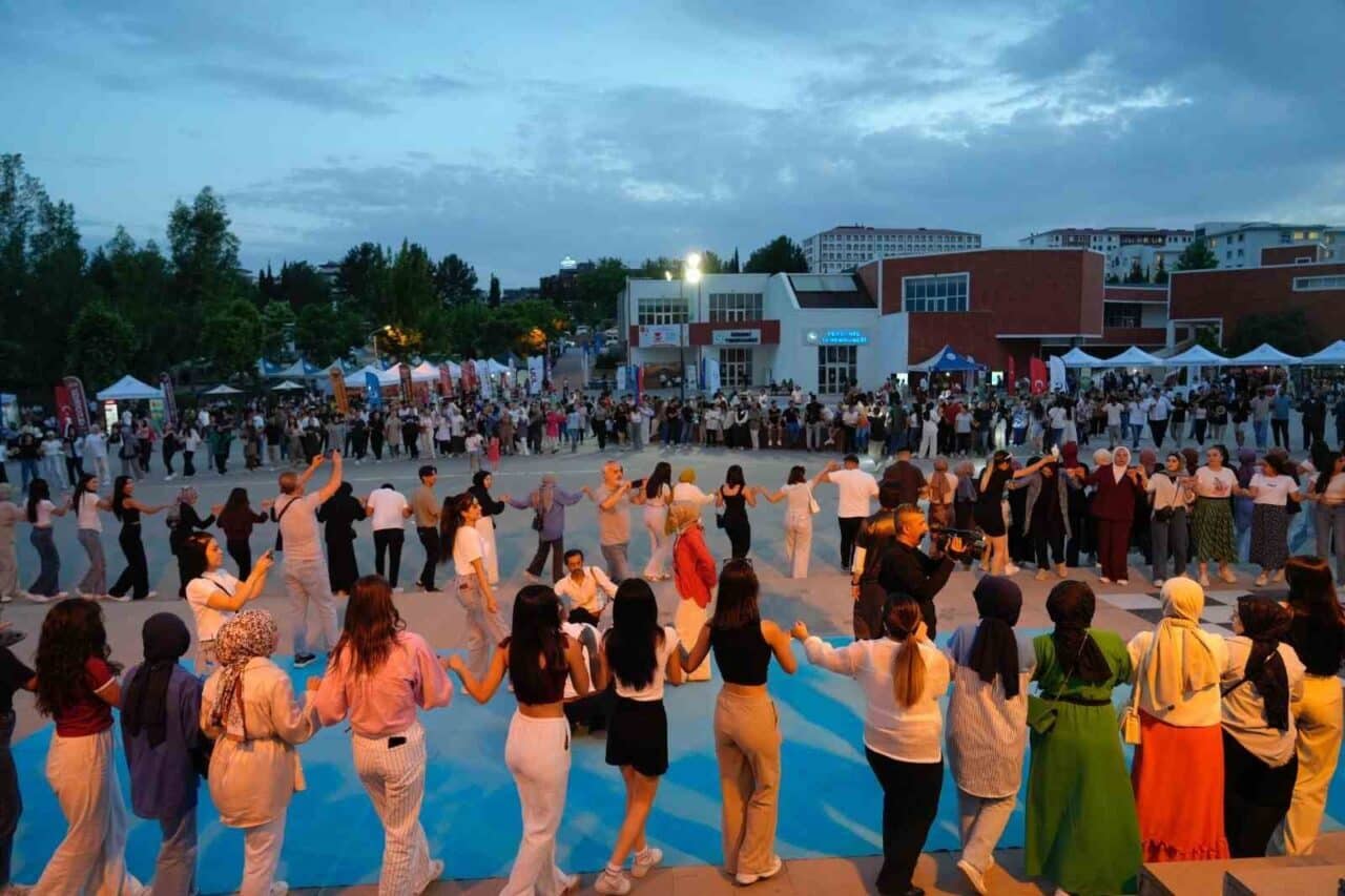 Adıyaman Üniversitesi'nin Bahar Şenliği ve Türk Mutfağı Haftası etkinlikleri, Rektör-Öğrenci