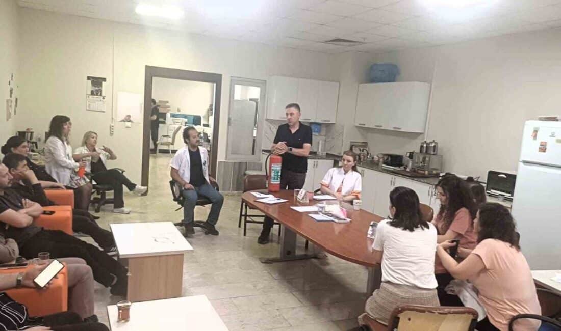 Afyonkarahisar Devlet Hastanesi'nde laboratuvar çalışanlarına yangın, deprem, kalite ve enfeksiyon