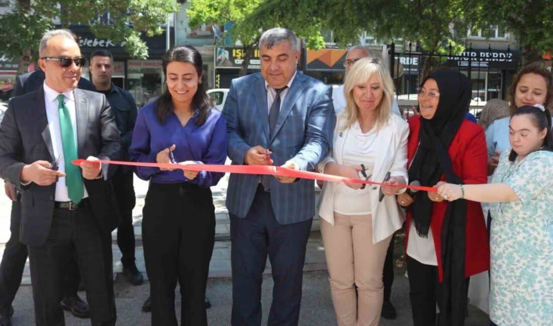 Afyonkarahisar'da 2024-2025 eğitim yılı Hayat Boyu Öğrenme Haftası etkinlikleri kapsamında,