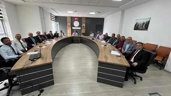 Afyonkarahisar'da, Milli Eğitim Müdür Yardımcısı Fatih Akçil'in başkanlığında 17 ilçe