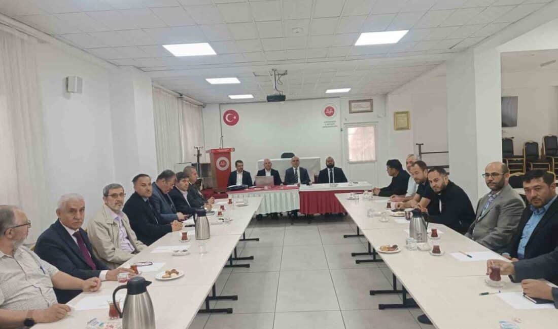 Diyanet İşleri Başkanlığı tarafından düzenlenen istişare toplantısında, Afyonkarahisar'daki din görevlileri,