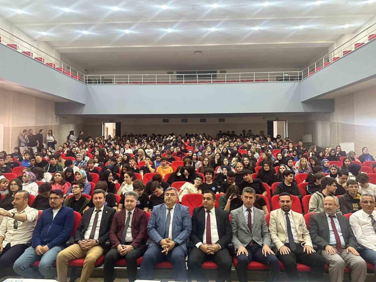 Afyonkarahisar’da düzenlenen "Afyonkarahisar’ı Keşfet Bilgi ve Kültür Yarışması" finalinde, Vali