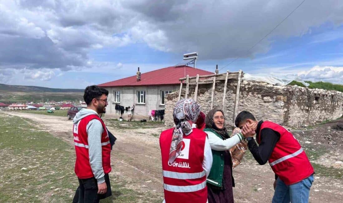 Türk Kızılay Ağrı Şubesi, Anneler Günü'nde yalnız ve şehit annelerine