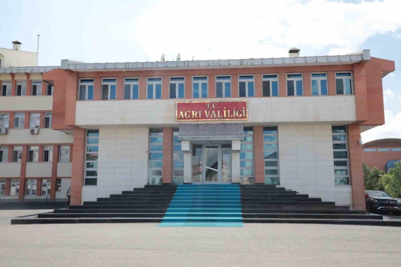 Ağrı Valiliği, medyada yer alan "kanaması olan çocuğun ambulanssız Erzurum'a