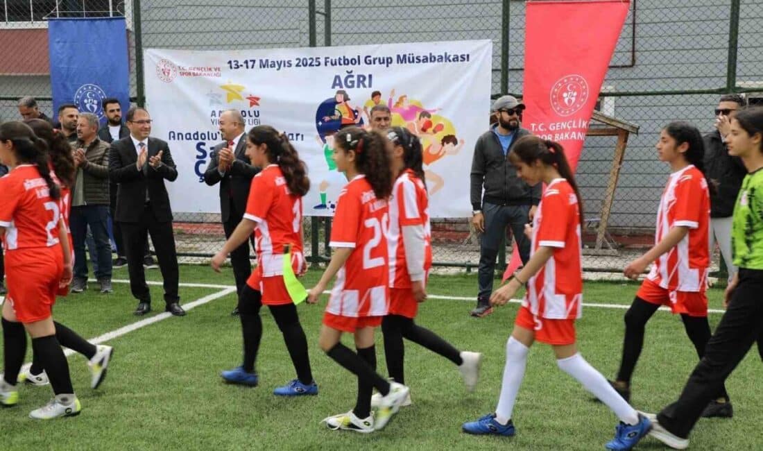 Ağrı'da genç yeteneklerin katılımıyla başlayan Anadolu Yıldızları Ligi (ANALİG) futbol