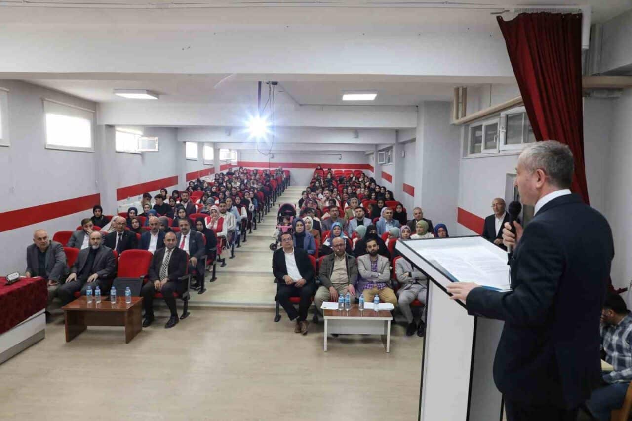 Ağrı İl Milli Eğitim Müdürlüğü'nün düzenlediği "İmam Hatip Ortaokulları ve