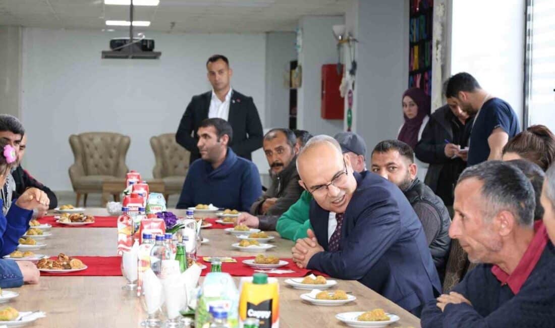Ağrı Valisi Mustafa Koç, Engelliler Haftası etkinliklerine katılarak özel gereksinimli