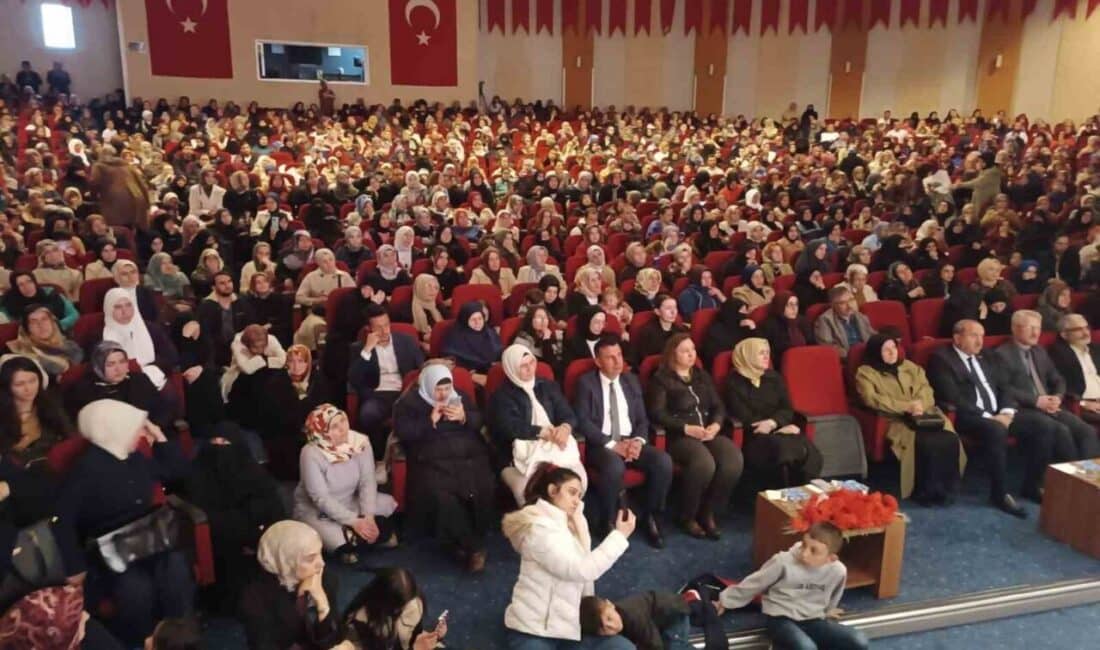 Erzurum'da düzenlenen "Ailede Rol Dağılımı ve Sorumluluklar" konulu söyleşi, Aile