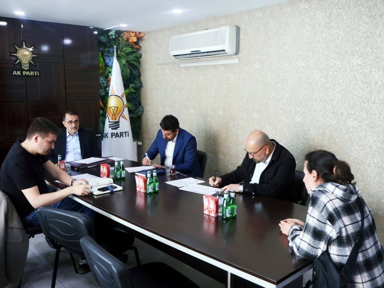 AK Parti Eskişehir İl Başkanlığı, her pazartesi düzenlenecek Halk Günü