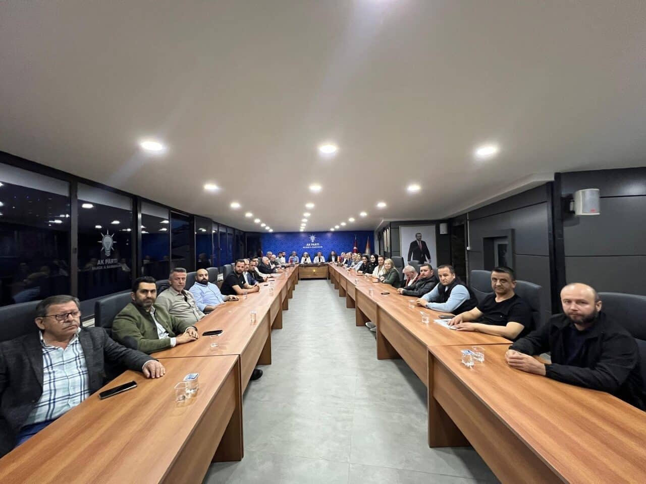 AK Parti Bilecik İl Başkanı Serkan Yıldırım liderliğinde yapılan toplantıda,