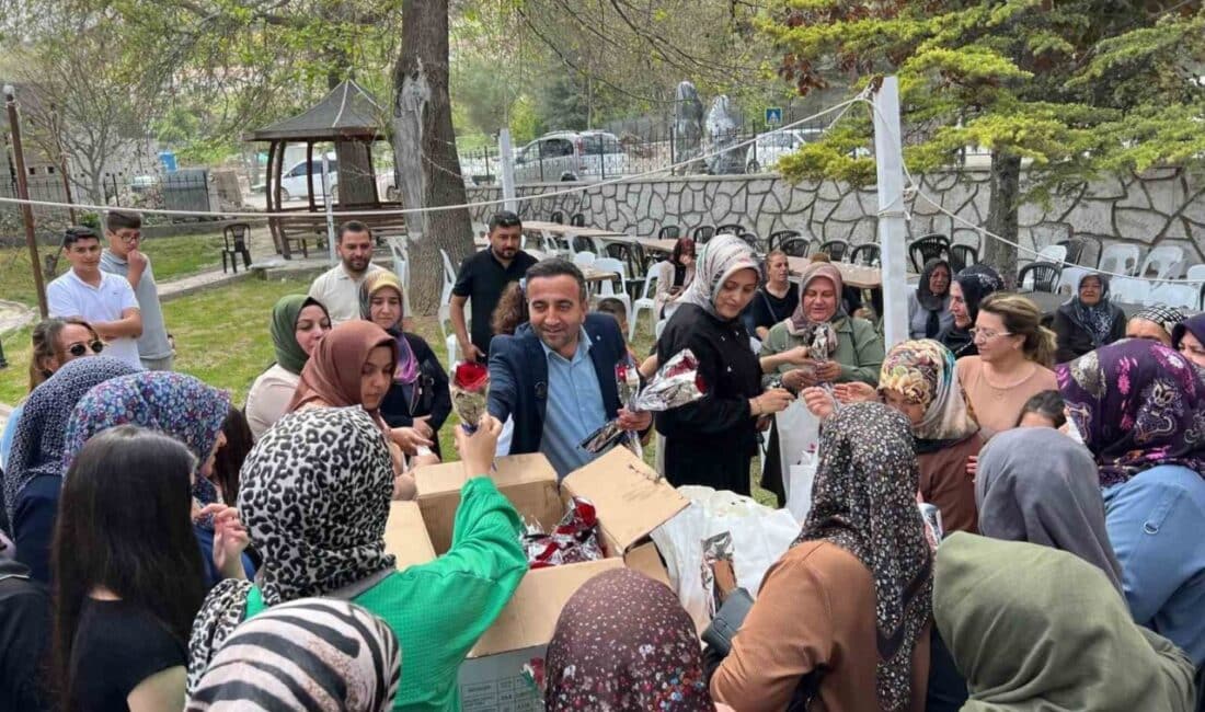 Akçadağ’da Anneler Günü Kutlaması: Başkan Ulutaş, Annelere Önem Vurgusu Yaptı Malatya'nın Akçadağ ilçesinde Anneler Günü etkinliği yapıldı. Akçadağ Belediye Başkanı