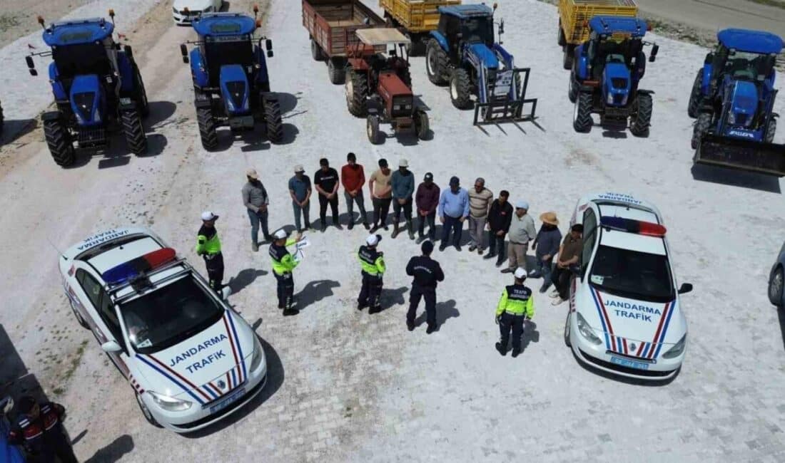 Aksaray'da jandarma, traktör kazalarını önlemek için çiftçilere eğitim verdi. "Reflektör