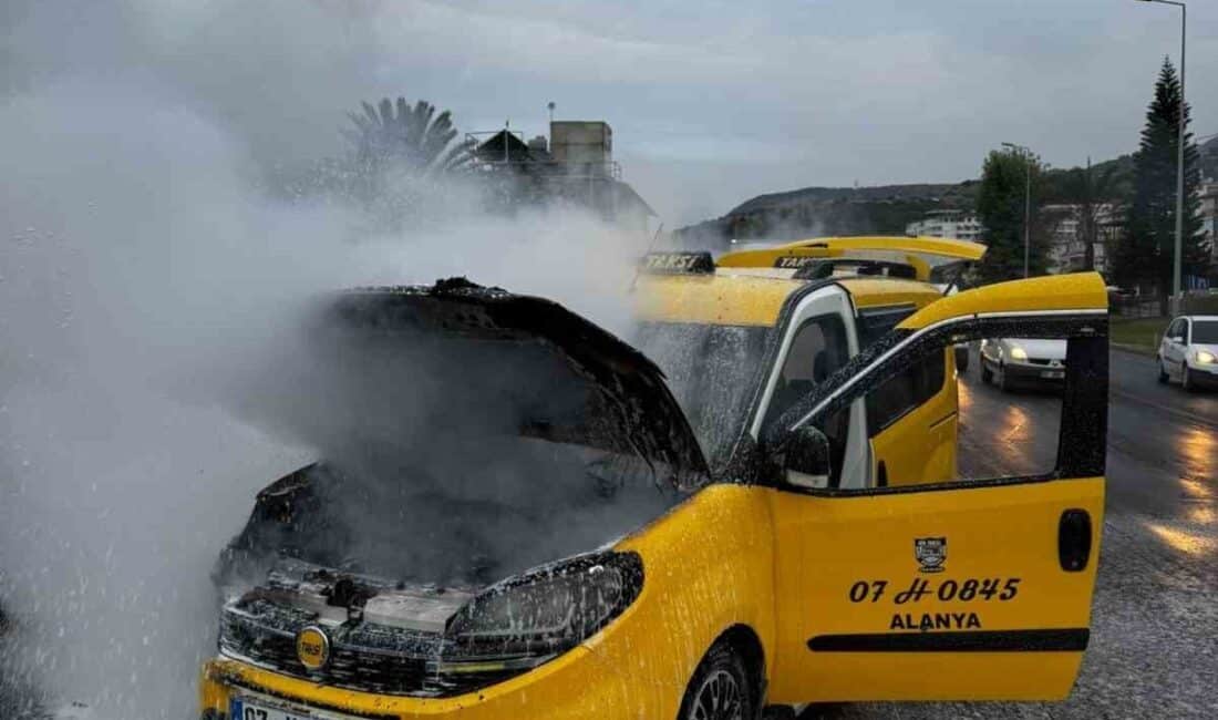 Antalya'nın Alanya ilçesinde, 07 H 0845 plakalı ticari taksi, D-400