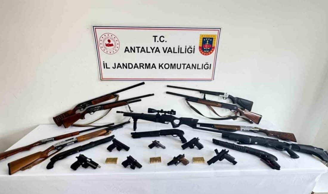 Antalya'nın Alanya ilçesinde jandarma, silah kaçakçılığına yönelik düzenlediği operasyonda 7