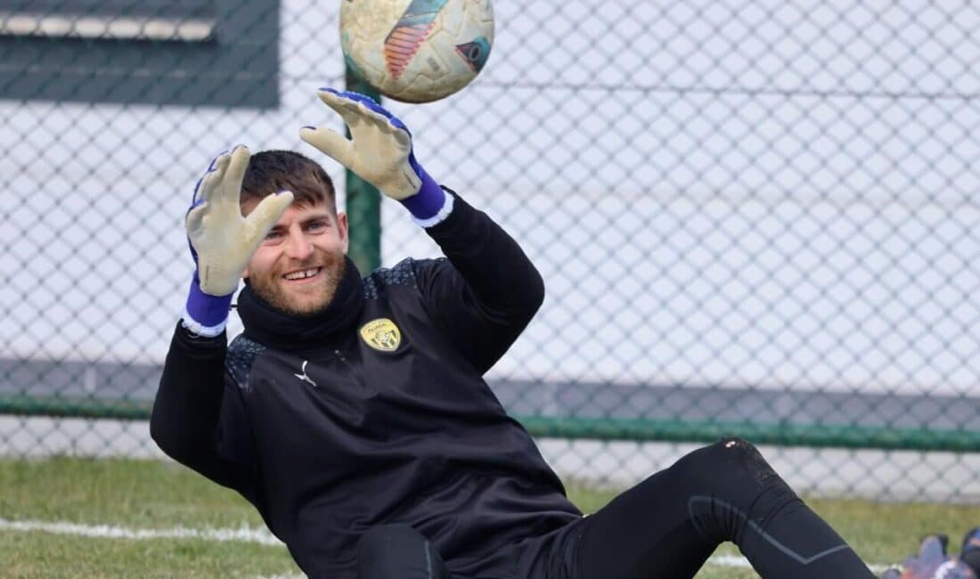 Aliağa FK, TFF 2. Lig'e yükselmesinin ardından kaleci Ahmet Pekgöz,